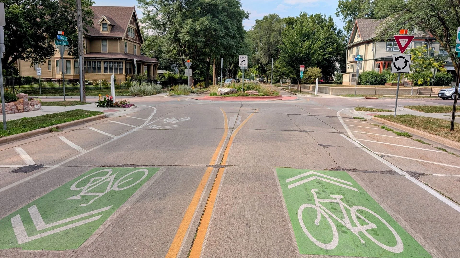 In-lane green sharrows at traffic circle intersection of Prairie Ave and 9th Street.